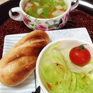 簡単朝食♡プチパン＆水菜とオニオンスープ＆サラダ